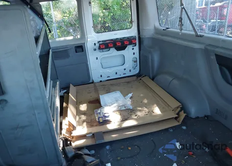 2003 Ford E-150 Chateau/Xl/Xlt из США, поврежденный, VIN 1FMRE11L93HA44846